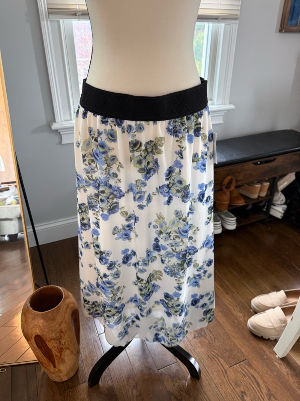 LuLaRoe White Floral Midi Skirt with Black Stretchy Waistband Size Large
